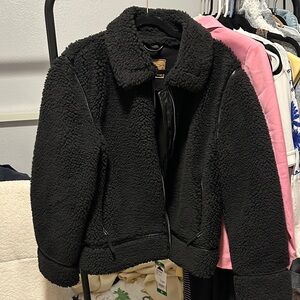 Bearpaw Cozy Black Sherpa woman’s Jacket